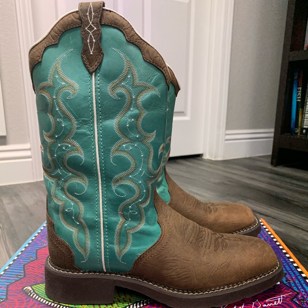 Justin cowboy boots - worn once!